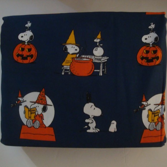 Berkshire Peanut 4 Piece Queen Sheet Set Snoopy Magic Halloween Navy - Picture 3 of 3